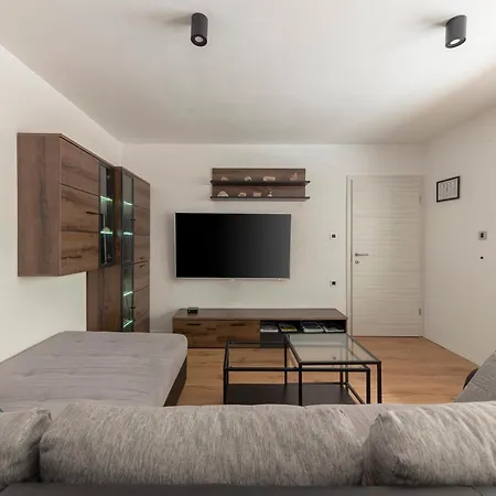 Apartament Brlog *